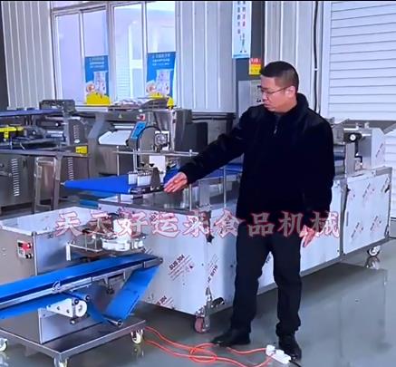 仿手工燒餅機  餡餅機  包子機  白吉饃機 源于手工  精于科技